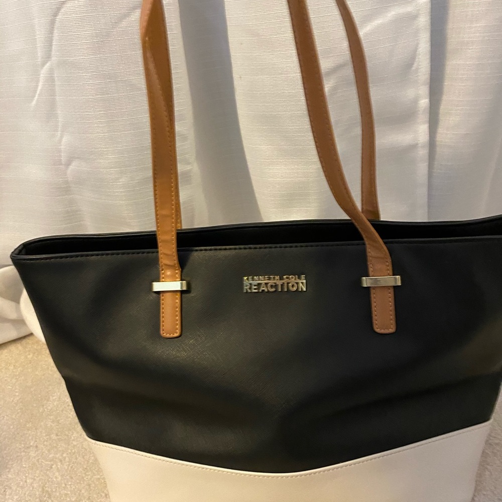 Black and white purse - Picture 2 of 4